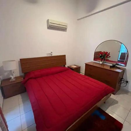 Marias Spacious Aparment Paphos Eksteriør billede