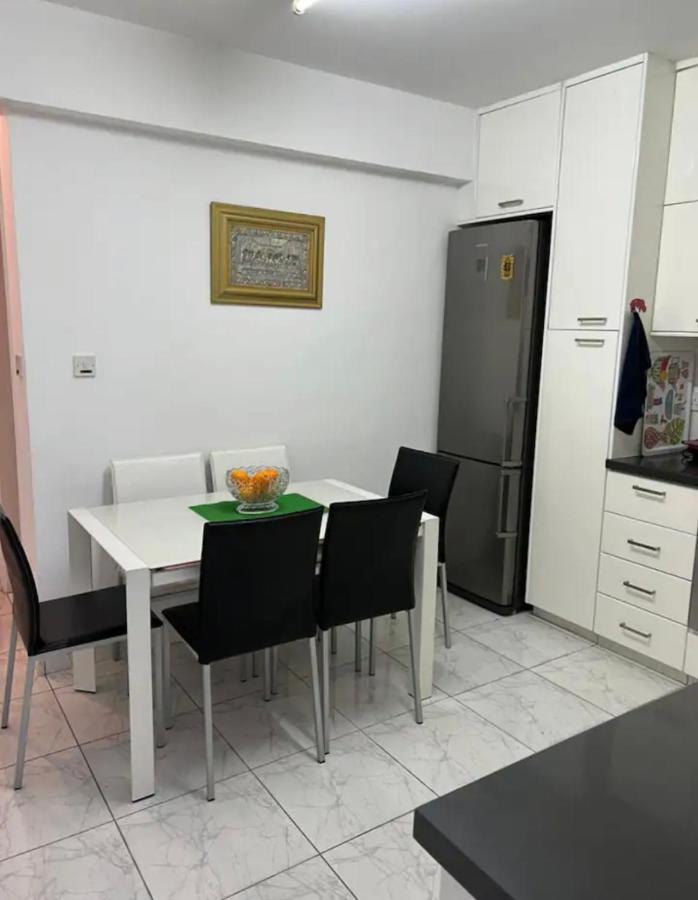 Marias Spacious Aparment Paphos Eksteriør billede
