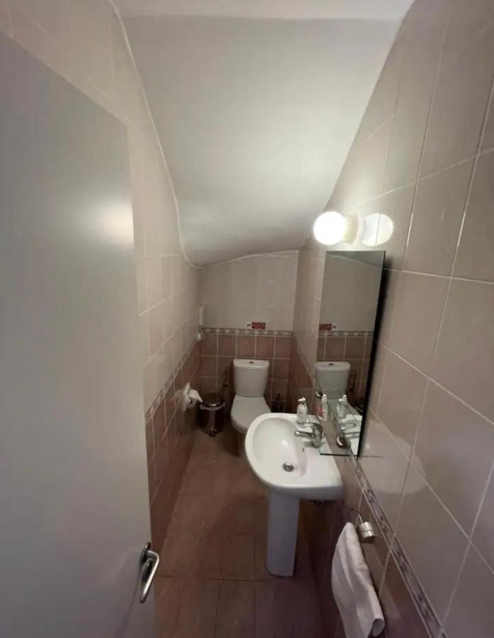 Marias Spacious Aparment Paphos Eksteriør billede