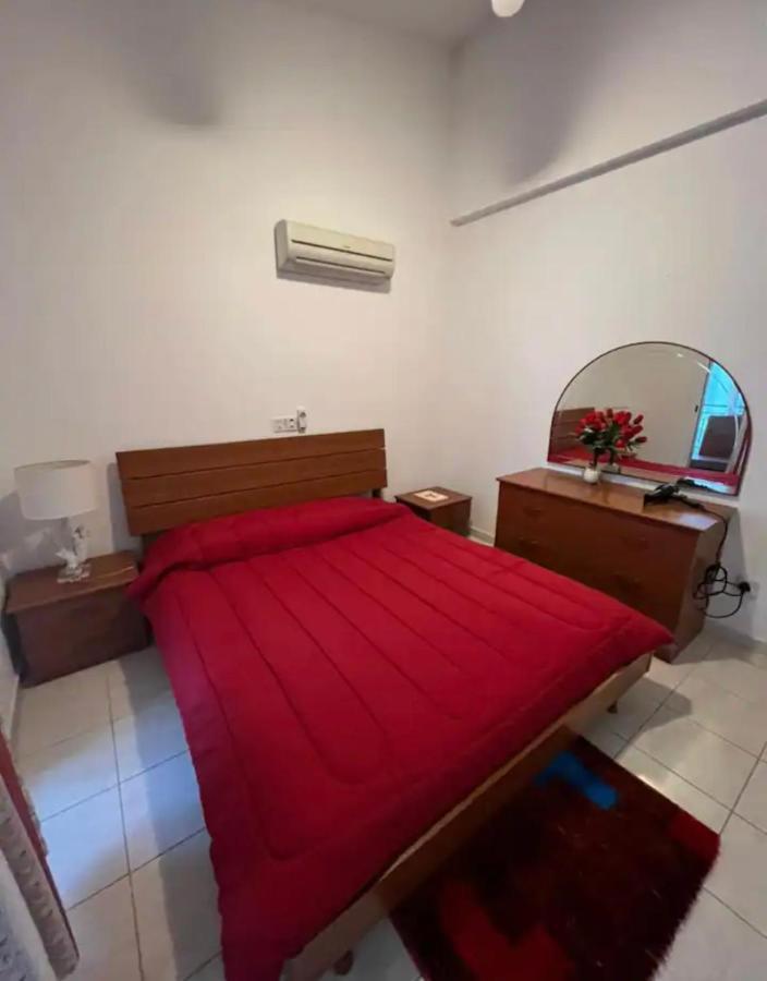 Marias Spacious Aparment Paphos Eksteriør billede
