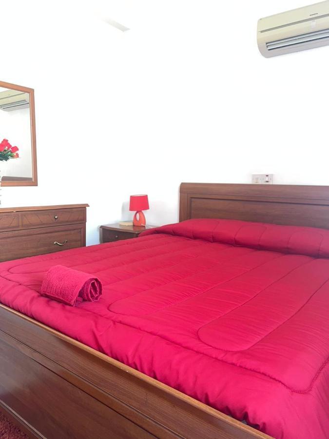 Marias Spacious Aparment Paphos Eksteriør billede