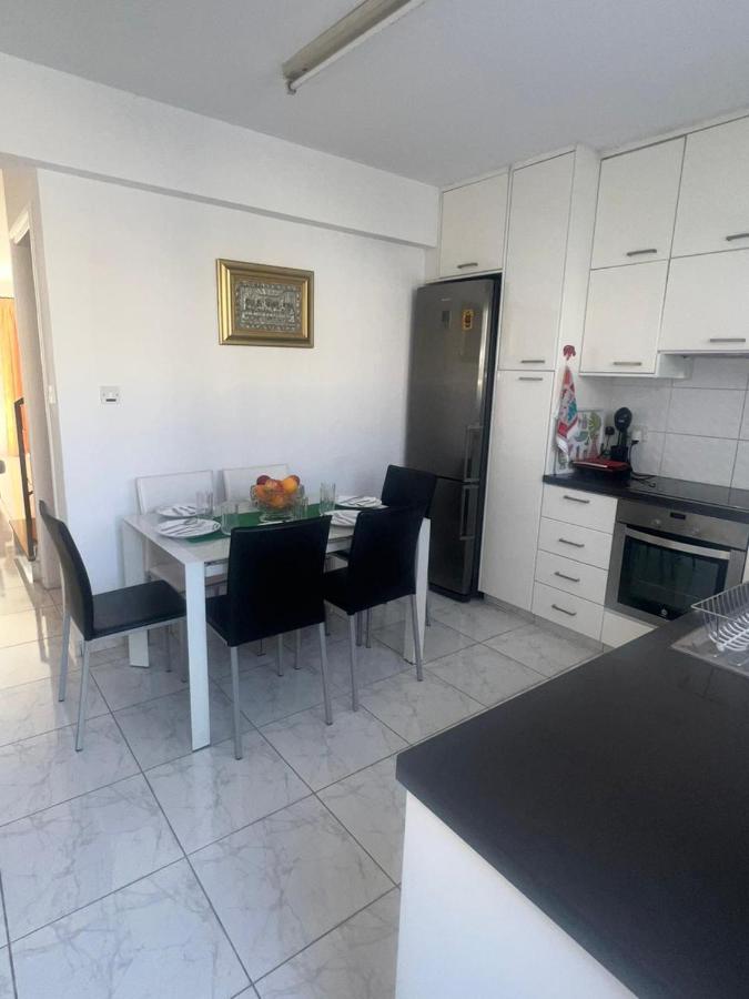 Marias Spacious Aparment Paphos Eksteriør billede